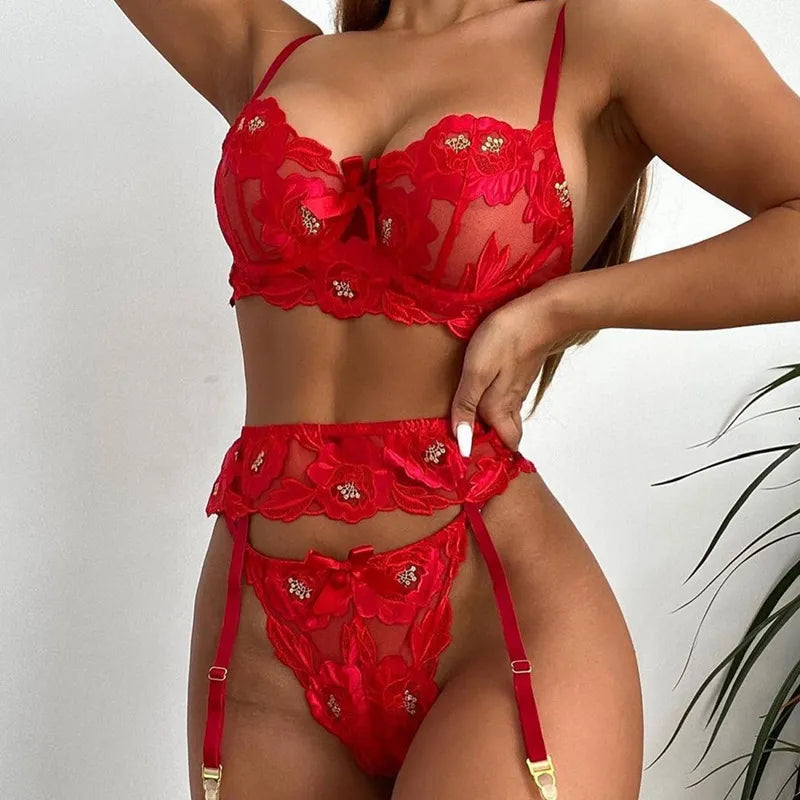 Set floral bordado con liguero
